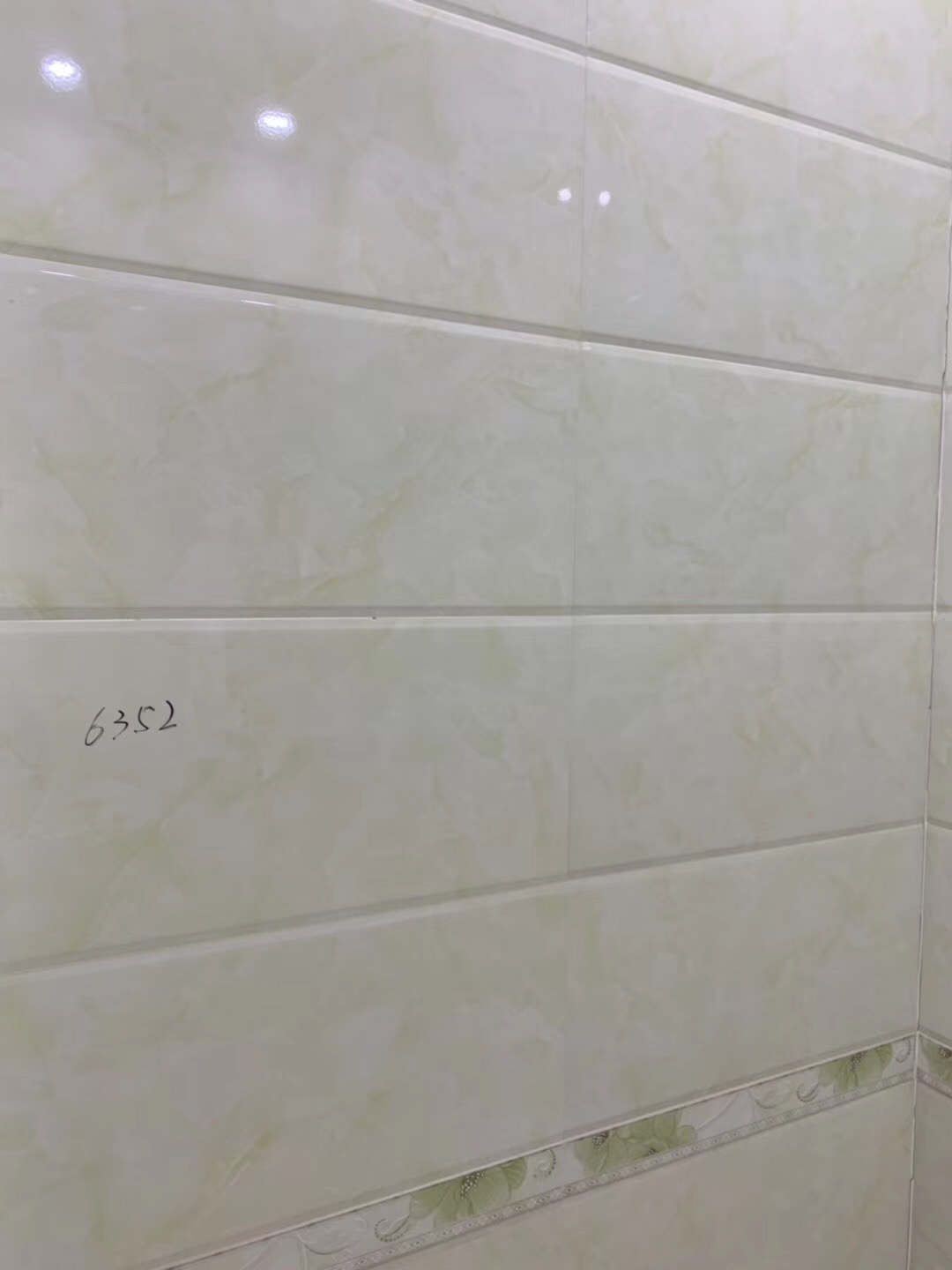 工程內(nèi)墻磚 300*600墻磚  學(xué)校工程墻磚