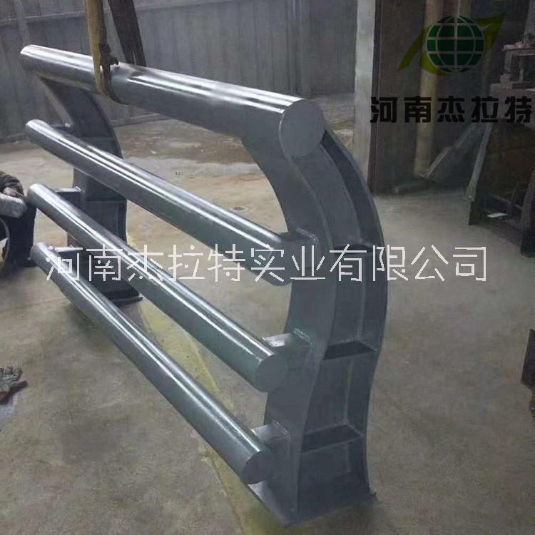 道路防撞護(hù)欄鋼管噴塑防護(hù)欄桿是道路安全防護(hù)的重要組成部分