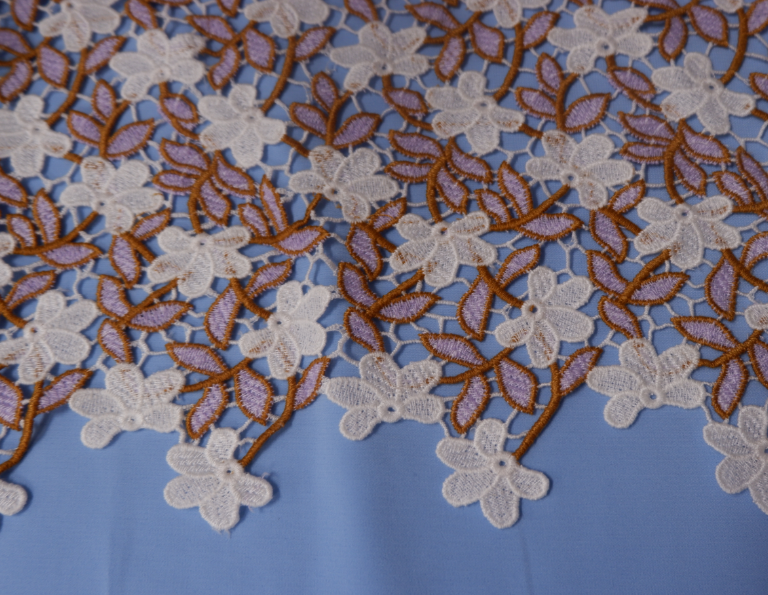 水溶刺繡花邊雙色棉線花邊滿幅，時(shí)尚女裝刺繡花邊