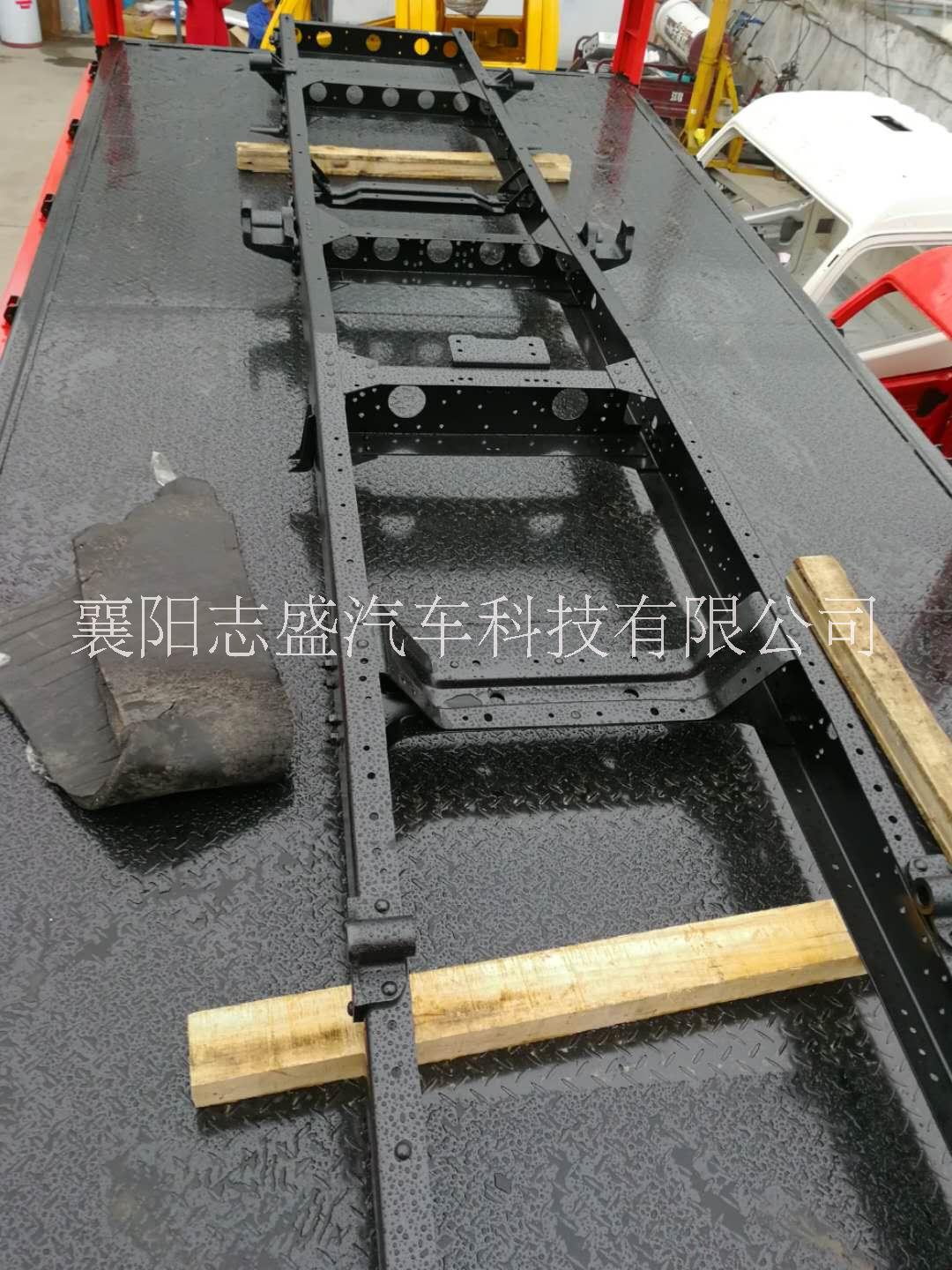 東風(fēng)多利卡d6大梁