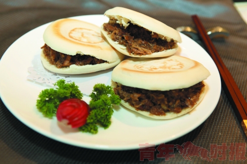 學(xué)習(xí)油炸串夾饃醬料     油炸饃怎么炸好吃    油炸饃技術(shù)培訓(xùn)