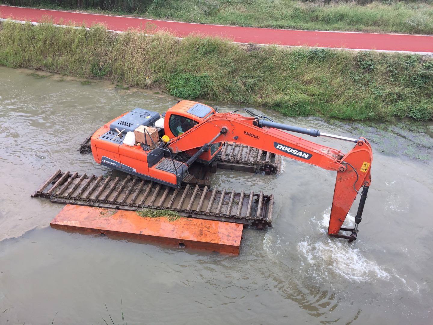水上清淤挖掘機(jī)出租 水陸挖掘機(jī)租