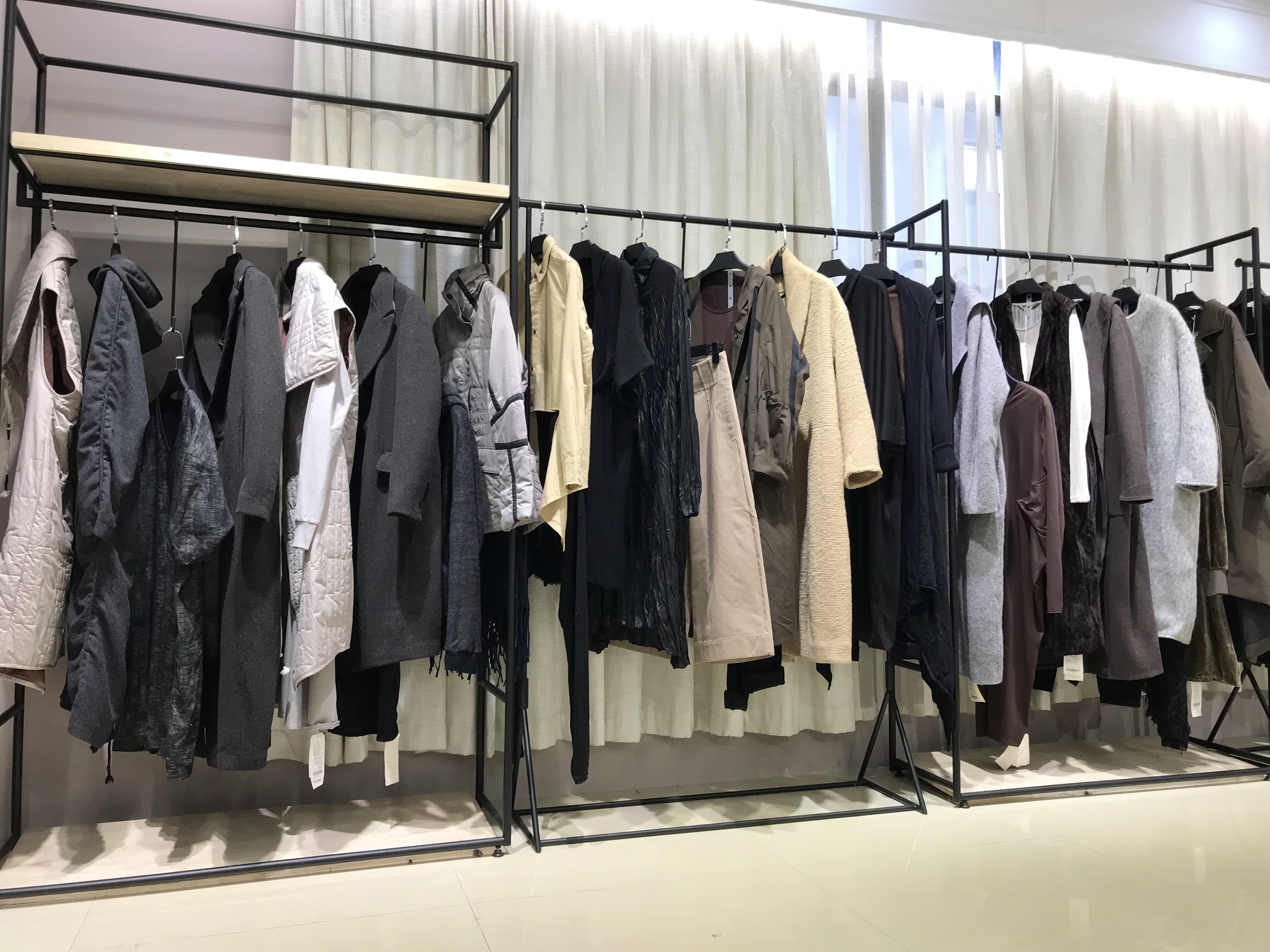 珞炫品牌折扣女裝批發(fā)貨源哪家好