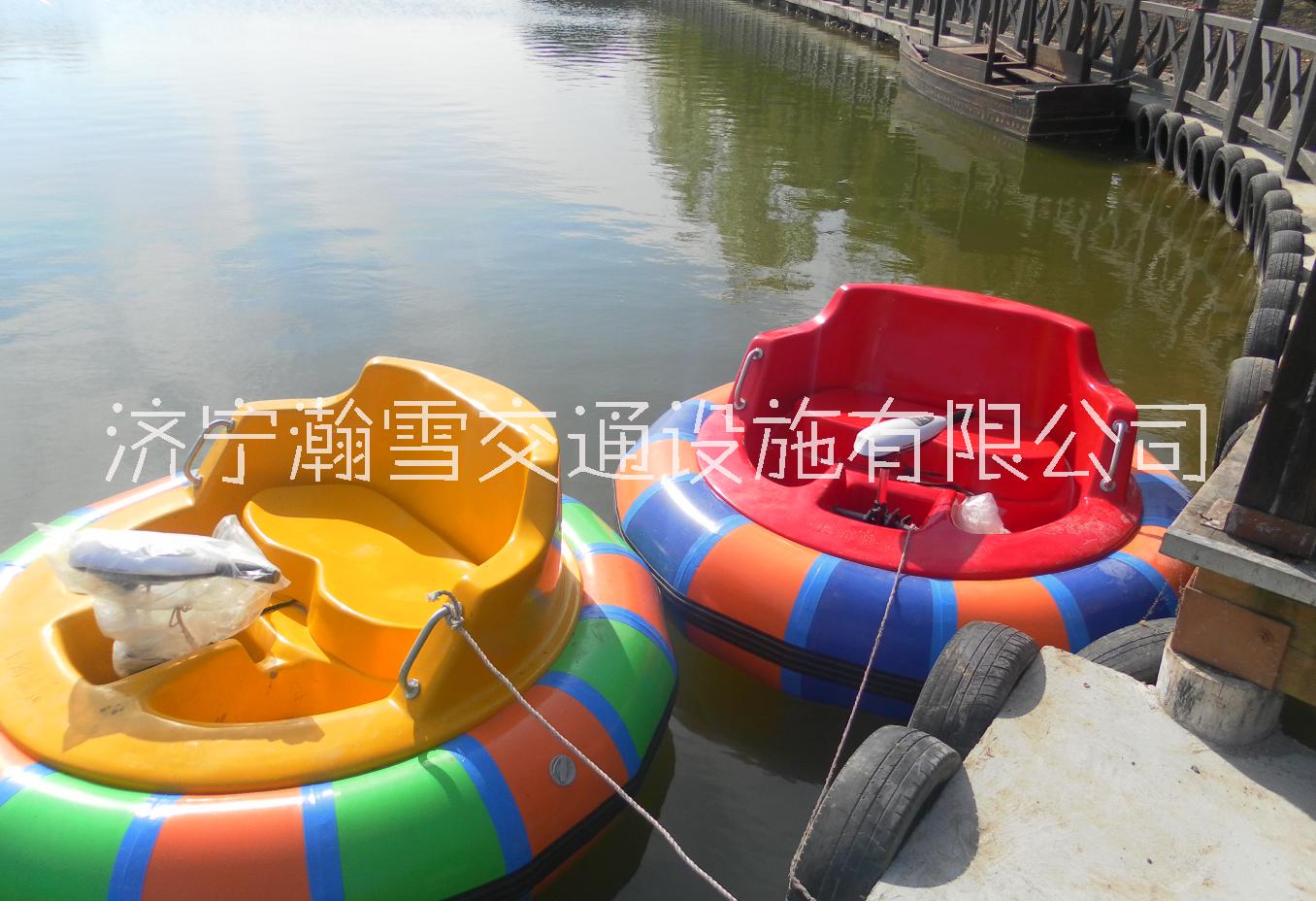 2.5米水上國(guó)產(chǎn)燒烤船產(chǎn)品價(jià)格 山東瀚雪廠家銷(xiāo)售燒烤船