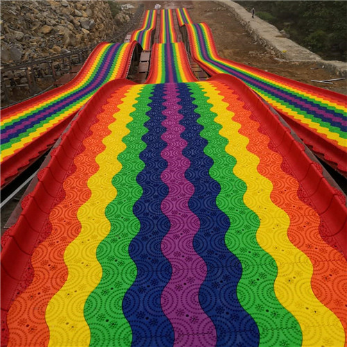 度假村大型七彩滑道景區(qū)彩虹滑道設(shè)