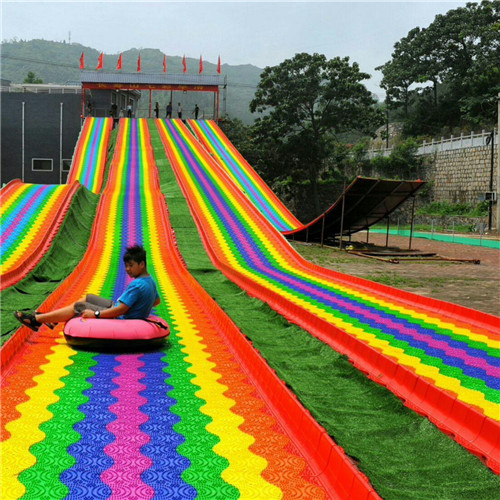 度假村大型七彩滑道景區(qū)彩虹滑道設(shè)