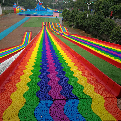 度假村大型七彩滑道景區(qū)彩虹滑道設(shè)