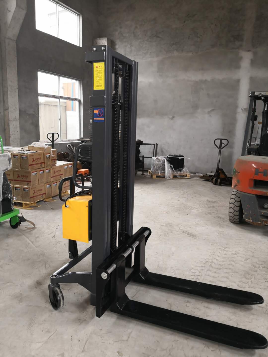 江蘇插電式全電動堆高車廠家直銷 插電式電動堆高車