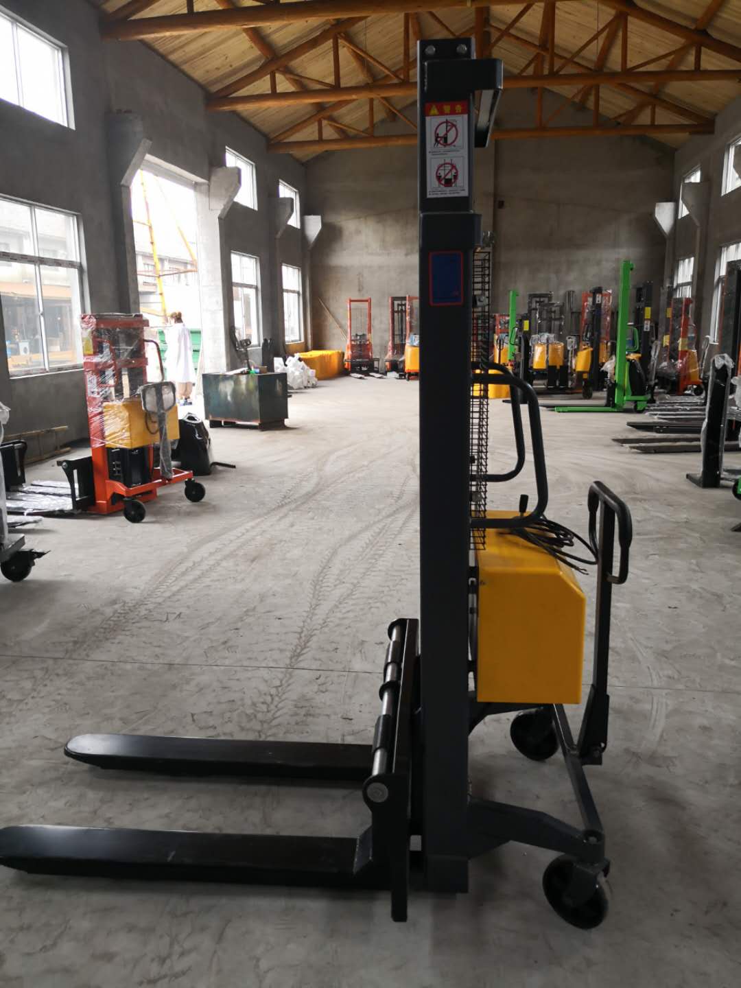 江蘇插電式全電動堆高車廠家直銷 插電式電動堆高車