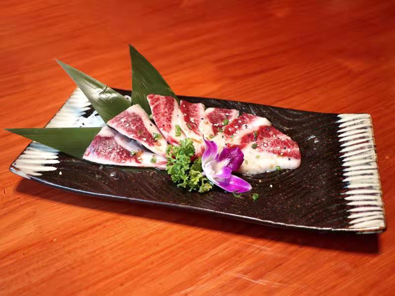 乾草和牛日式料理連鎖加盟優(yōu)勢(shì)有哪些 日式烤肉店投資費(fèi)用是多少