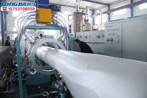 PLA降解發(fā)泡餐盒機械正中國內(nèi)環(huán)保大形勢