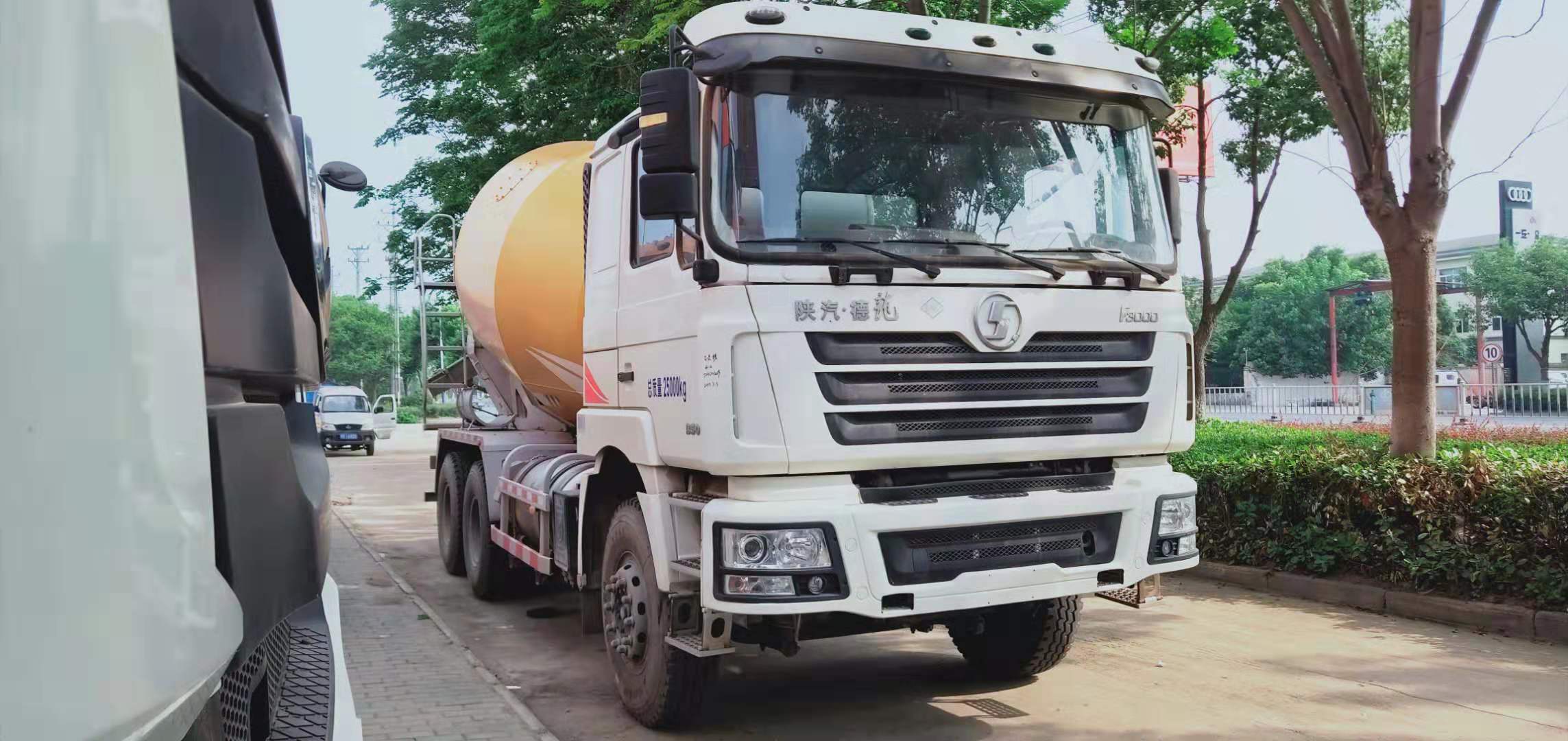 庫存陜汽德龍?zhí)烊細(xì)庑旃?2方攪拌 庫存陜汽德龍?zhí)烊細(xì)?2方攪拌 庫存陜汽德龍?zhí)烊細(xì)?2方攪拌車