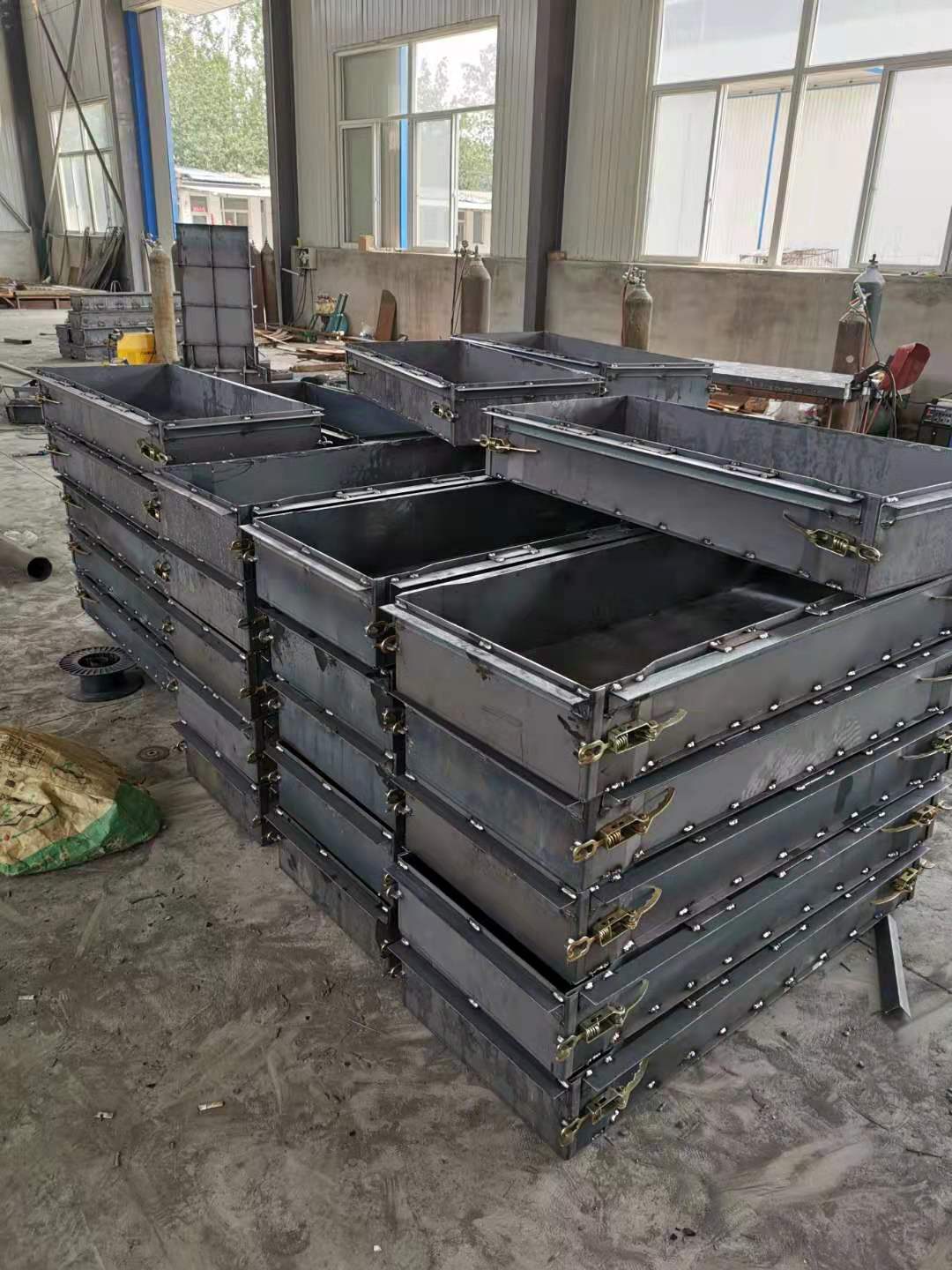 檢查井模具、防撞墻模具、來圖定制