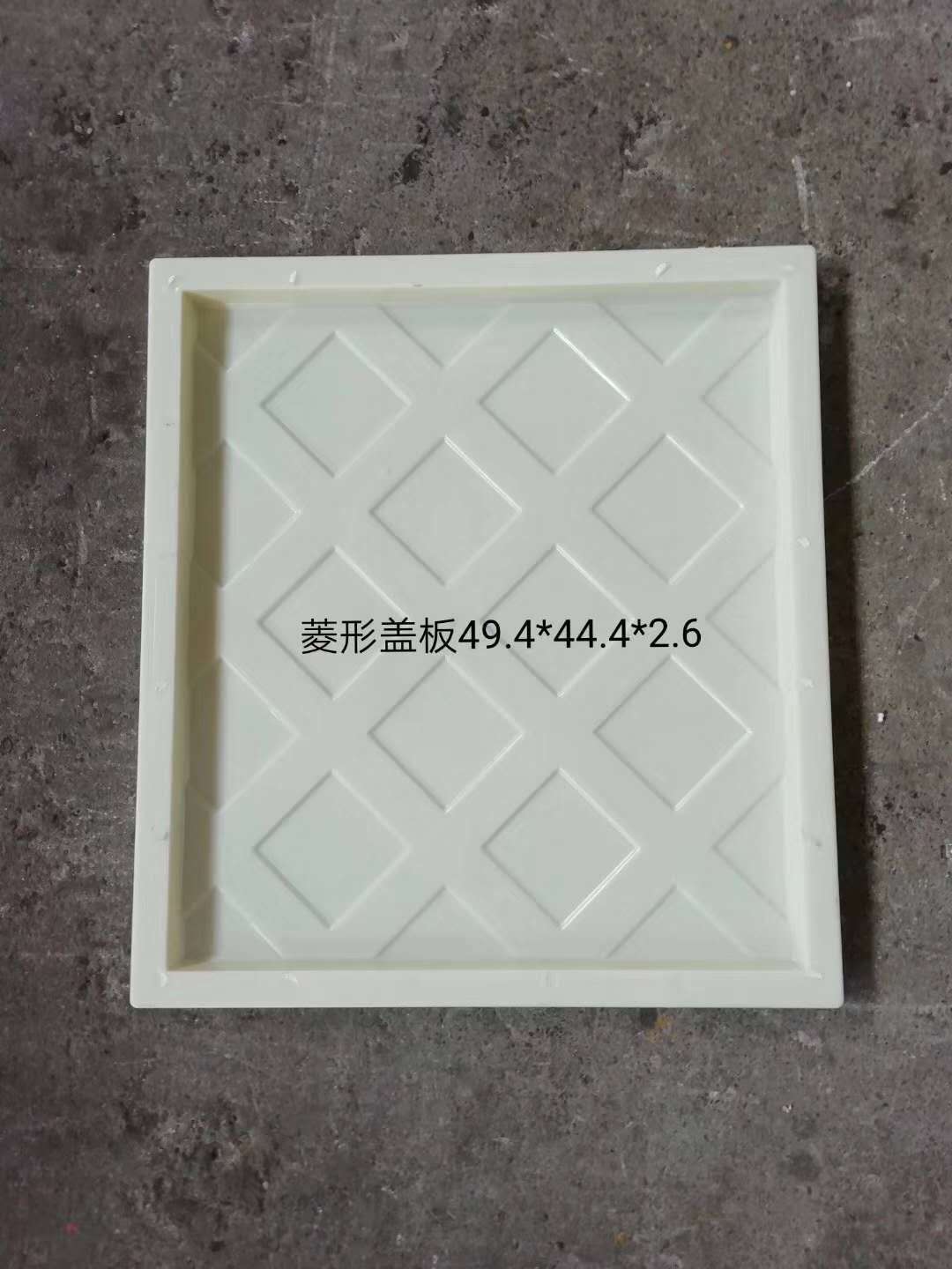 本廠生產(chǎn)各種蓋板模具、護(hù)坡模具
