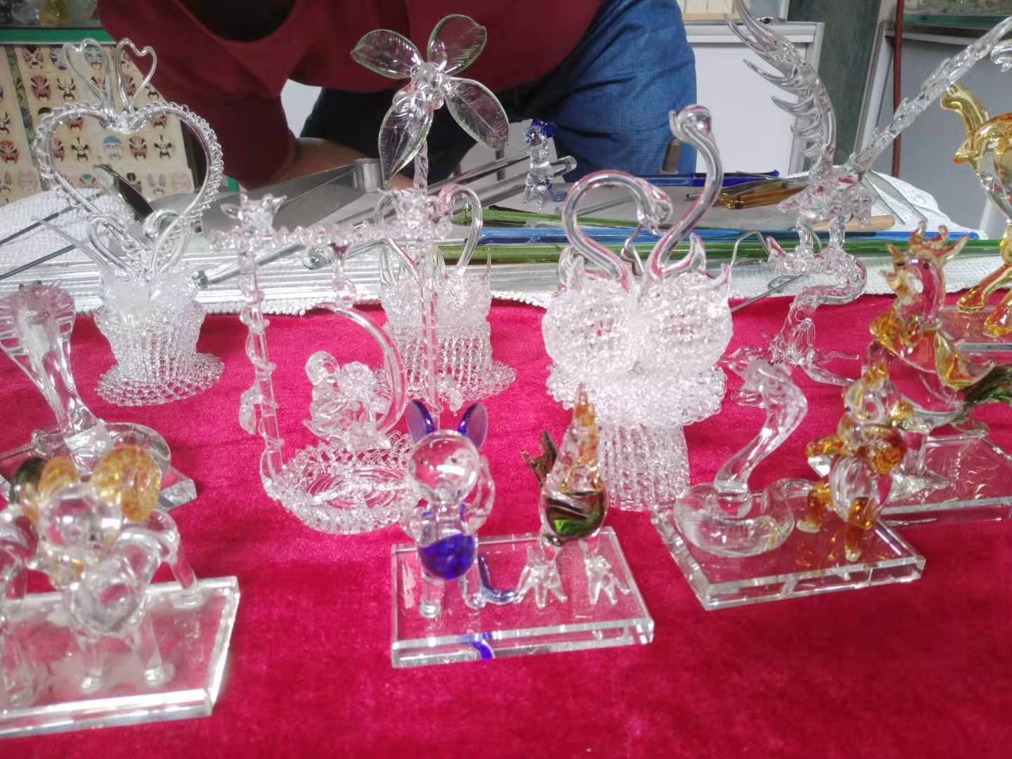 現(xiàn)場(chǎng)制作水晶拉絲禮品 /學(xué)費(fèi)5800元 一周左右學(xué)會(huì) * 包教會(huì)