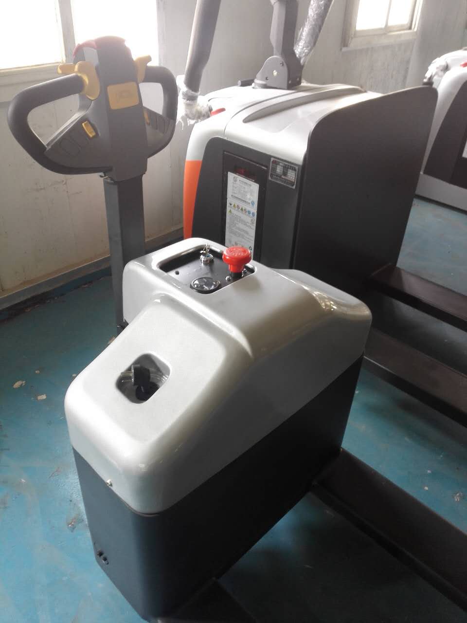 輕巧全電動搬運車廠家供應(yīng)