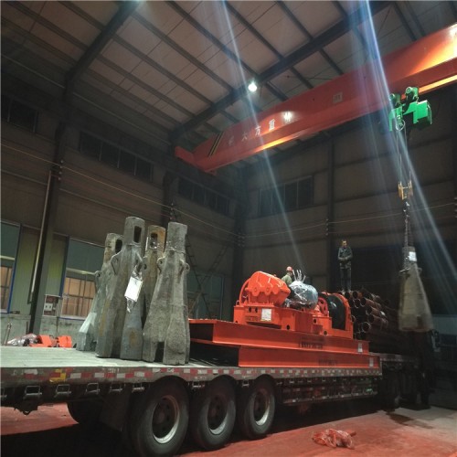 CK2000成都沖擊鉆打樁機(jī)錘頭護(hù)筒