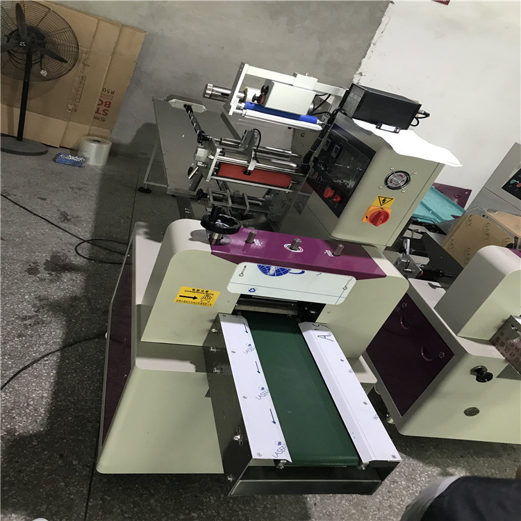 自動(dòng)上走膜枕式包裝機(jī)  糖果包裝機(jī)   全自動(dòng)日用品包裝機(jī)  月餅包裝機(jī)
