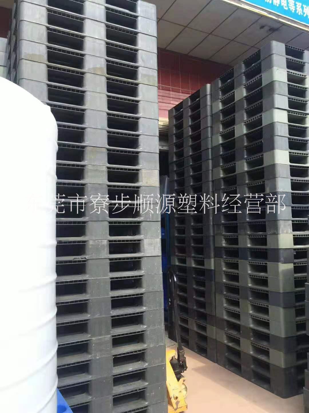 東莞卡板長(zhǎng)期出售二手塑膠卡板田字塑料托盤