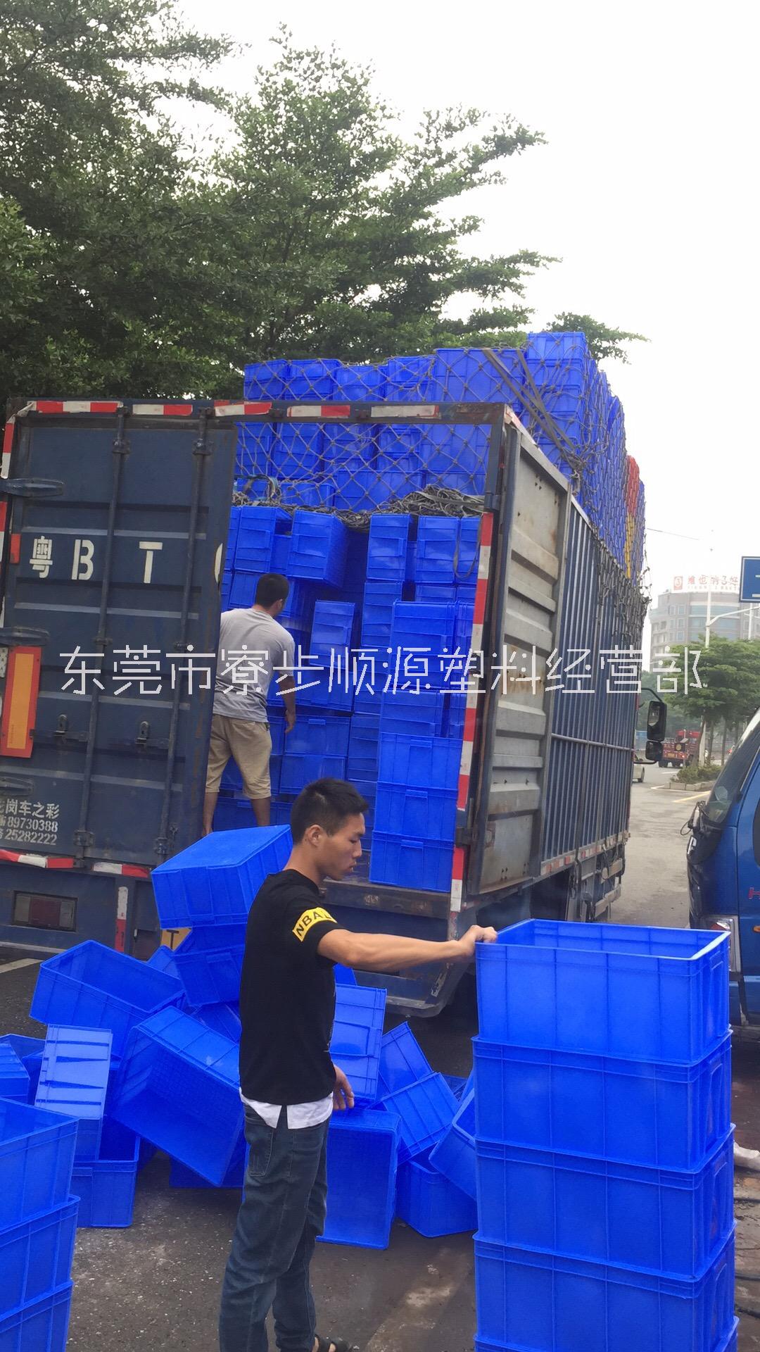 廠家直銷各種規(guī)格周轉(zhuǎn)箱周轉(zhuǎn)籮筐全新塑膠托盤