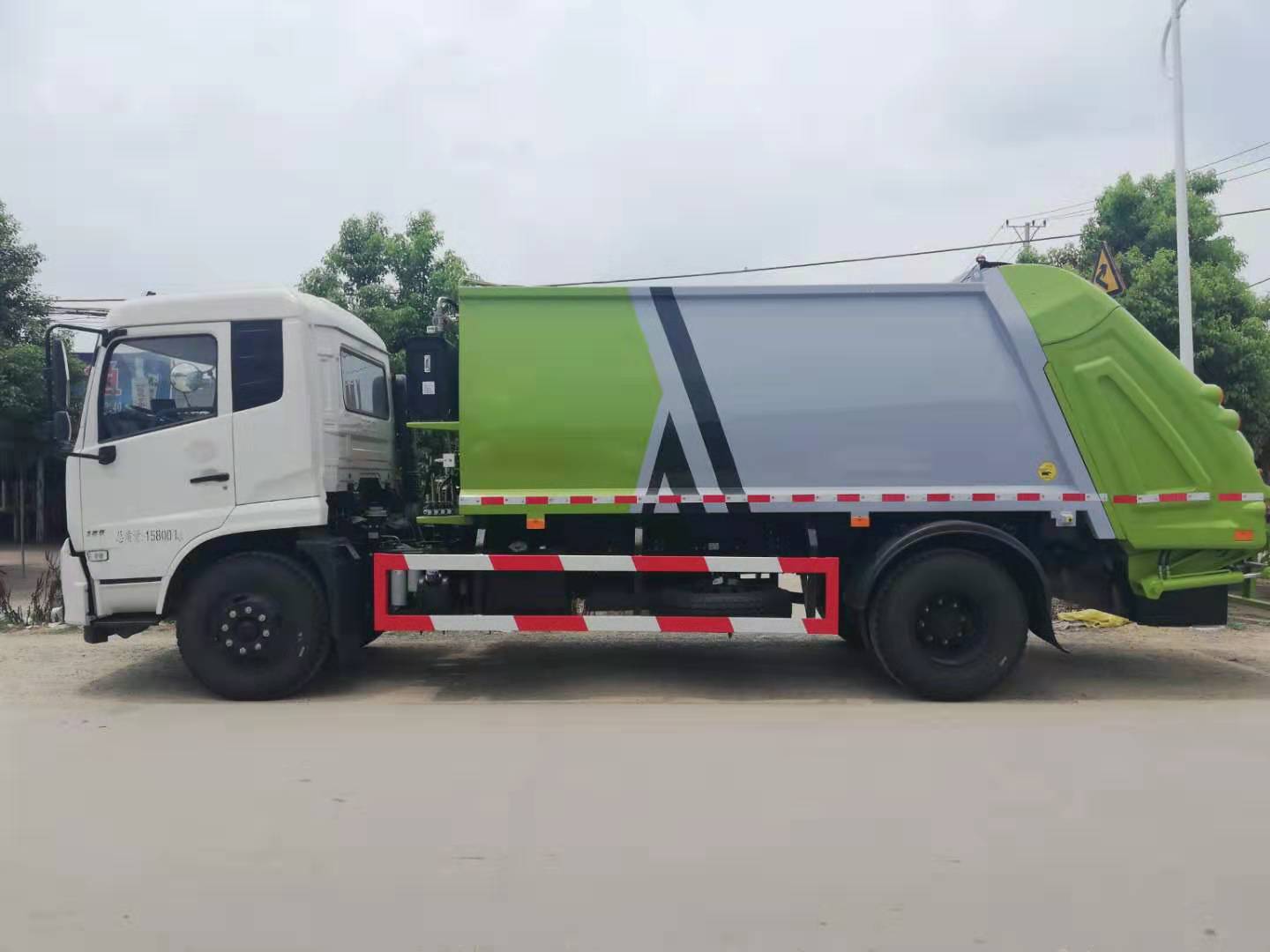 東風(fēng)壓縮垃圾車