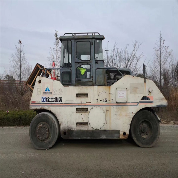 工地轉(zhuǎn)讓的二手工程機(jī)械,包括叉車
