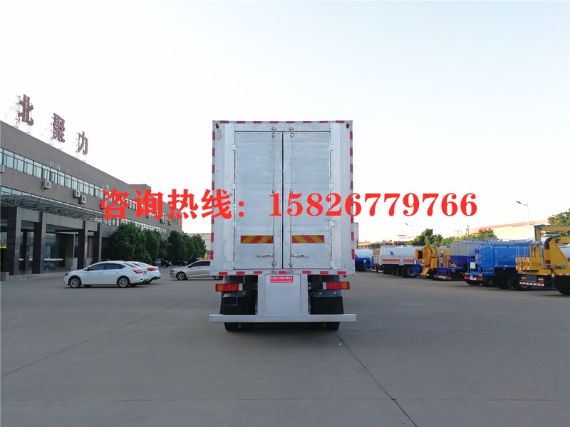 全鋁合金東風(fēng)12米豬仔豬苗轉(zhuǎn)運車?yán)i車