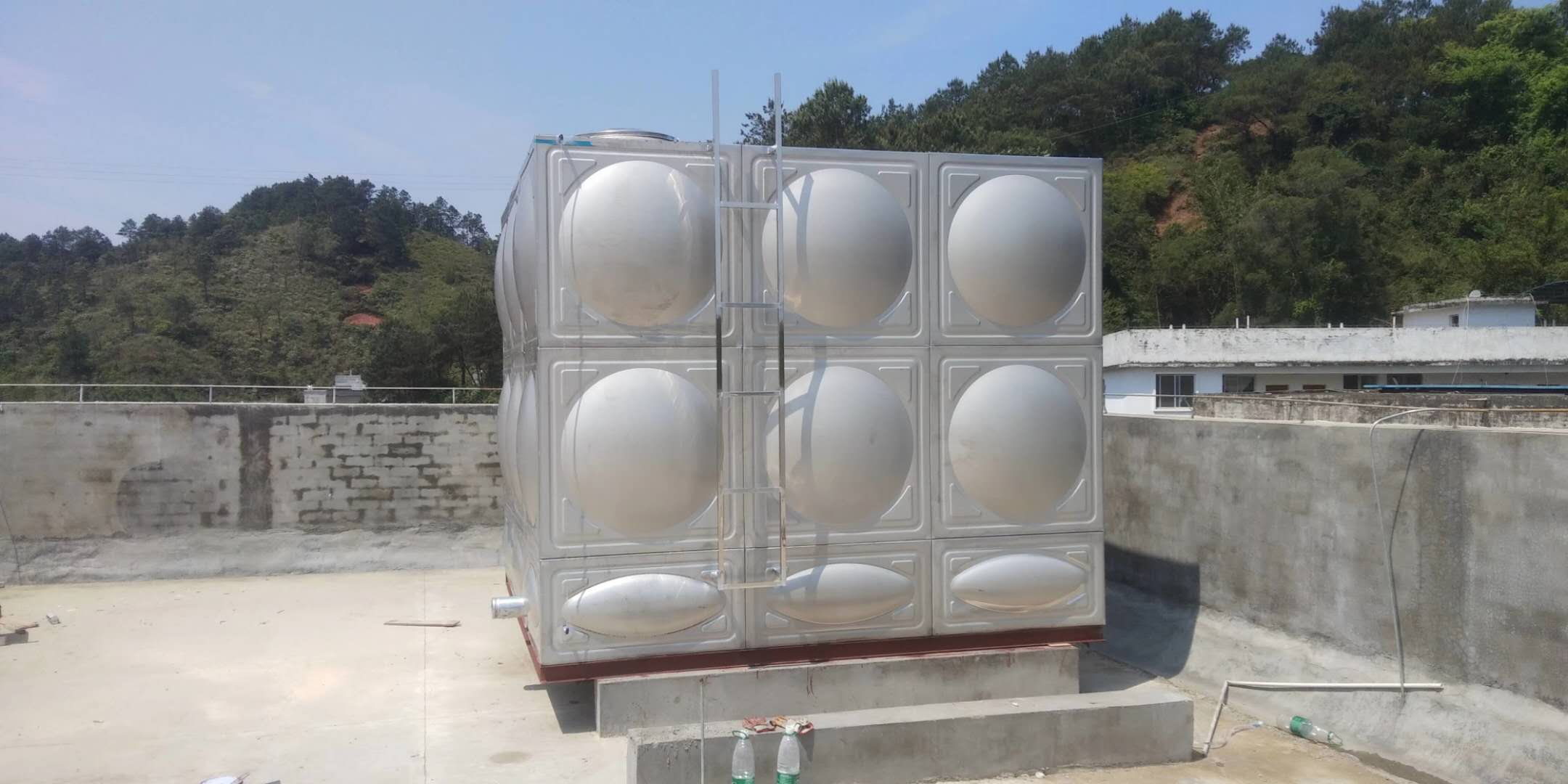 梅州不銹鋼水箱廠家 焊接組合消防不銹鋼水箱定制做 組合式不銹鋼焊接水箱304價(jià)格 方形保溫水箱廠家直銷(xiāo) 不銹鋼消防水箱