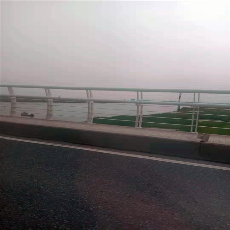 復(fù)合管道路護(hù)欄廠家 橋梁護(hù)欄 防撞護(hù)欄價格廠家