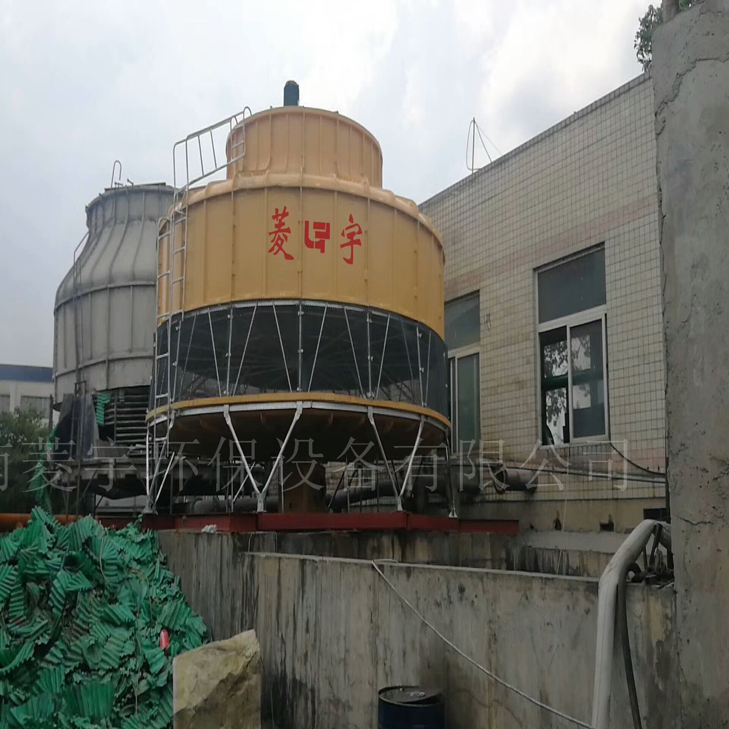河南鶴壁圓形冷卻塔逆流玻璃鋼低噪音冷卻塔價(jià)格