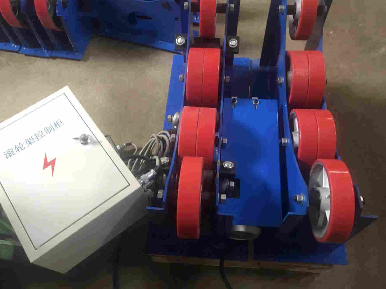 廠家直銷 3噸自調(diào)滾輪架