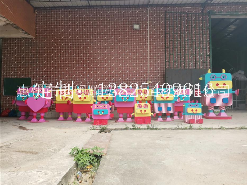 金牛賀春彩繪玻璃鋼牛年卡通雕塑春節(jié)吉祥物公園擺件