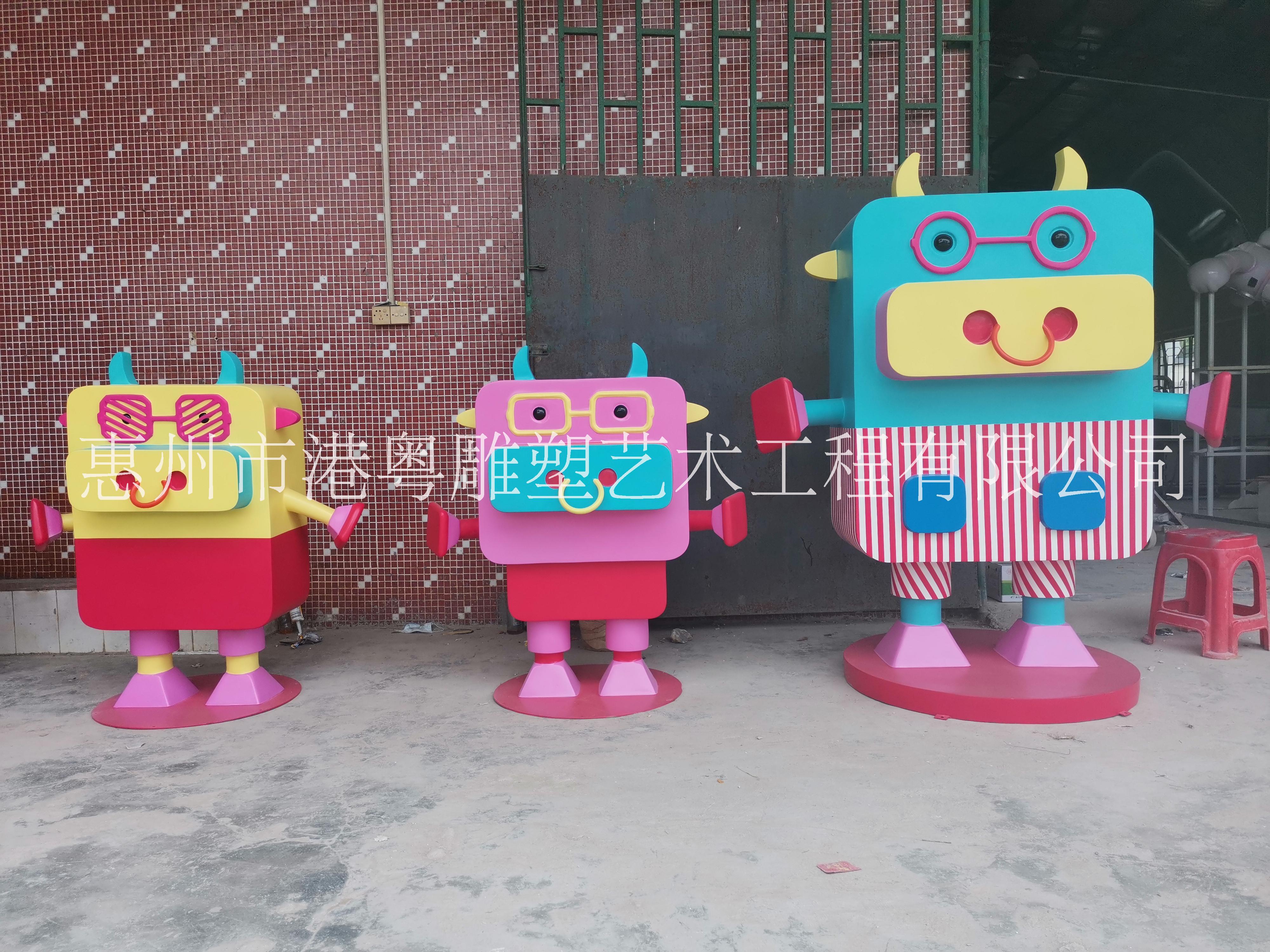 金牛賀春彩繪玻璃鋼牛年卡通雕塑春節(jié)吉祥物公園擺件