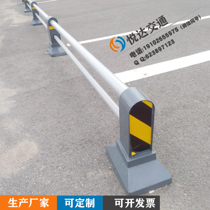 隔離欄 不銹鋼復(fù)合管機(jī)非道路中央馬市政交安通道路隔離欄隔離墩廠家貨源