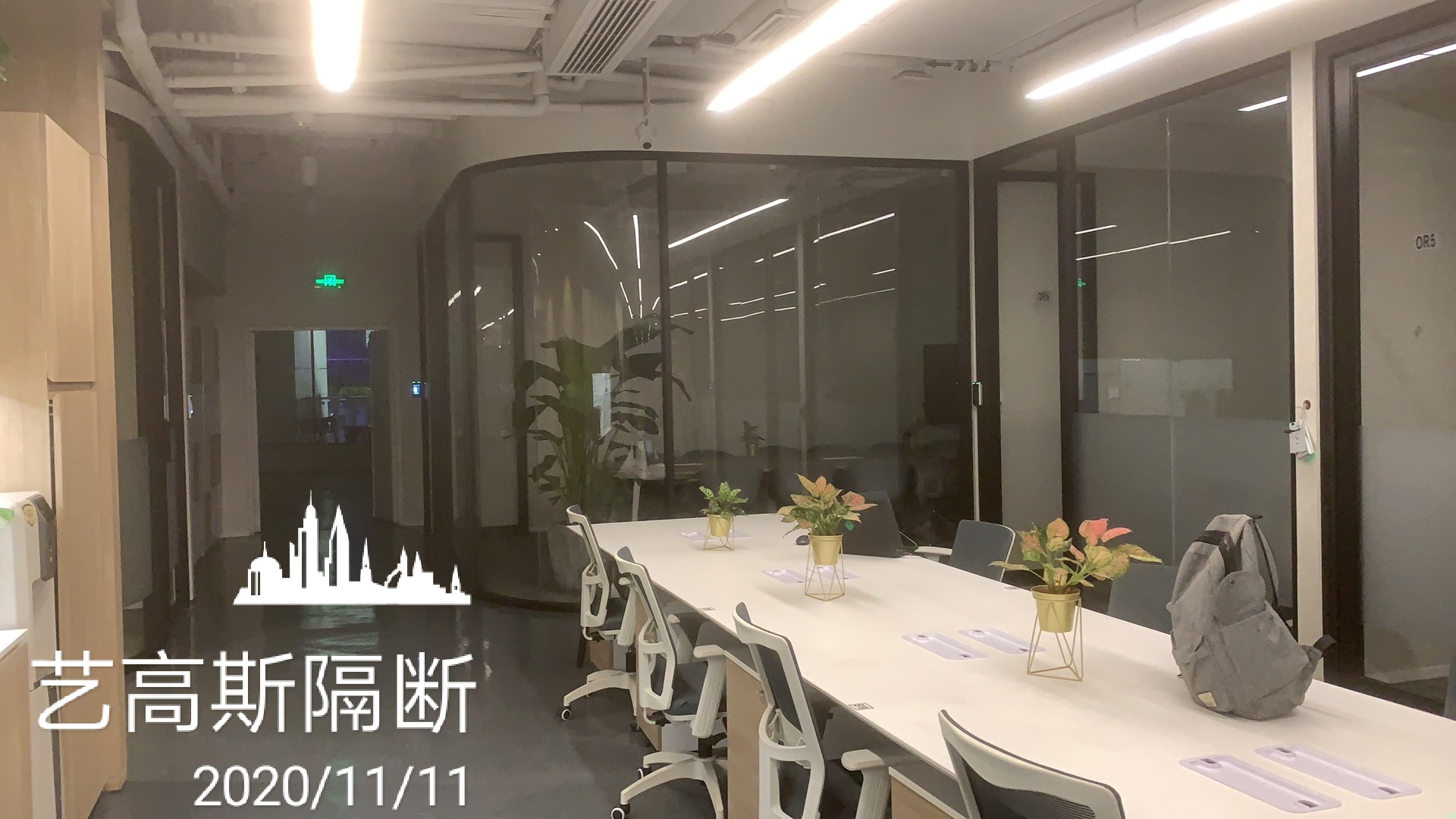 玻璃隔斷在裝修應(yīng)用 辦公隔斷，高隔斷，玻璃隔斷