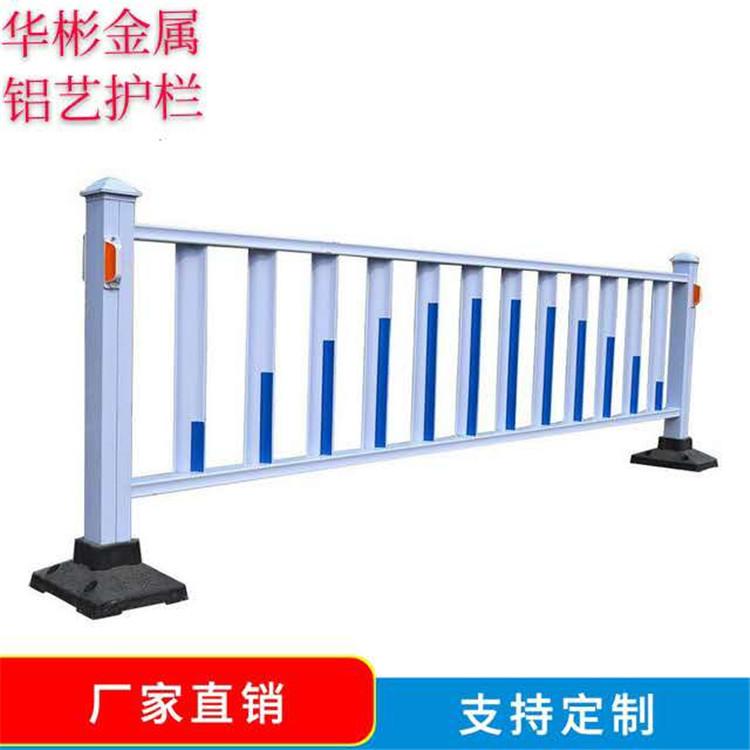 廠家直銷(xiāo) 道路護(hù)欄 隔離小區(qū)擋車(chē)防撞鋅鋼護(hù)欄 量大從優(yōu)