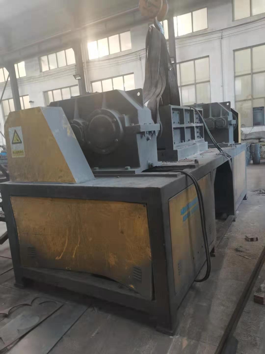 轉(zhuǎn)讓二手剪切式撕碎機(jī) 編織袋撕碎機(jī)1000型7萬