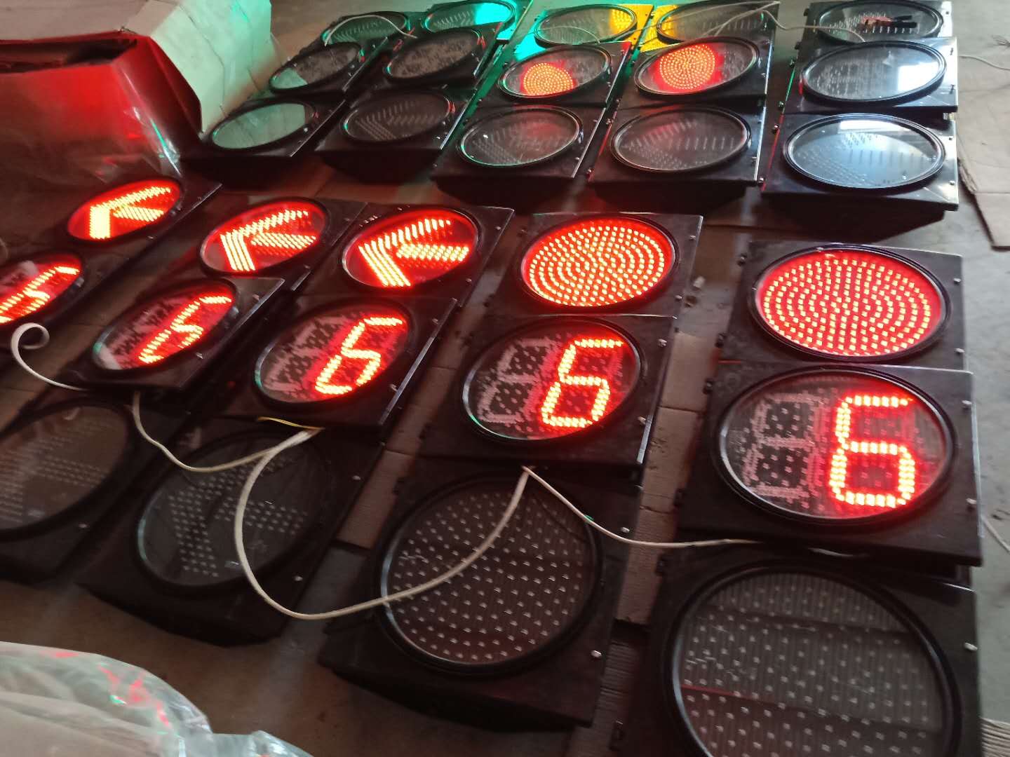 信號(hào)燈廠家、訂購、批發(fā)價(jià)、供貨商【河南省久安通交通設(shè)施有限公司】