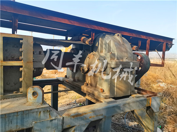出售二手廢鋼撕碎機 鋼筋撕碎機1600型配75kw電機15萬