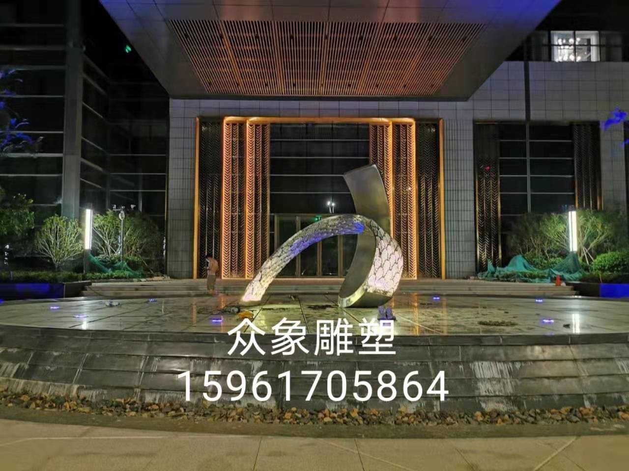 酒店門口雕塑