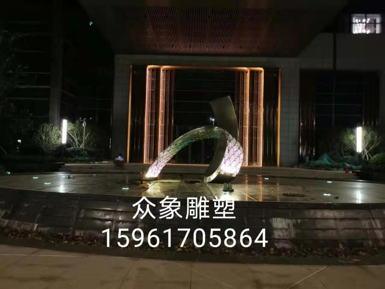 酒店門口雕塑