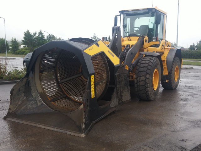 旋轉(zhuǎn)篩分斗 液壓進口旋轉(zhuǎn)河道滾筒篩