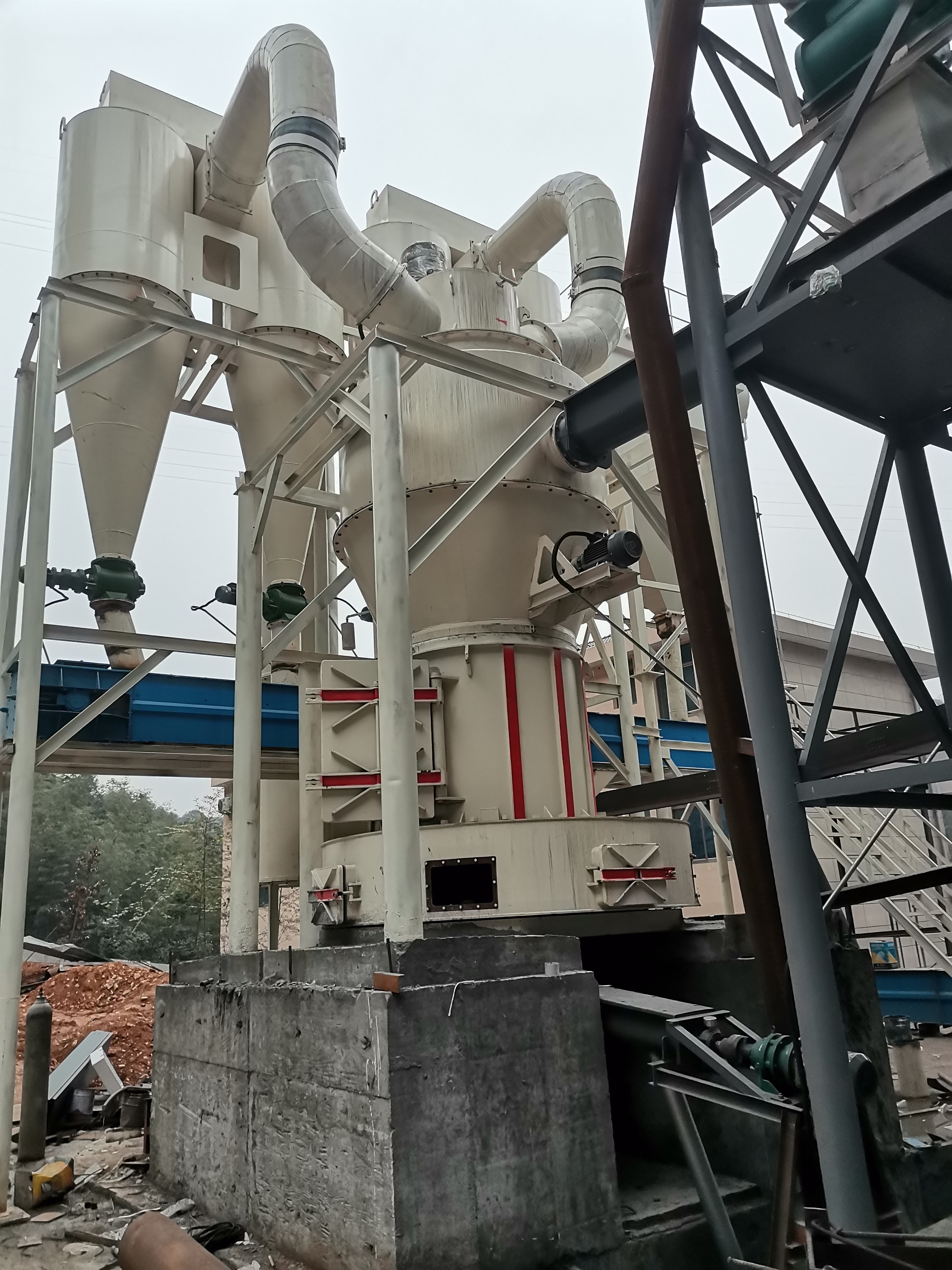 5R4128石灰石磨粉機(jī)廠家灰鈣機(jī)廠家碳酸鈣雷蒙機(jī)氫氧化鈣選磨一體機(jī)
