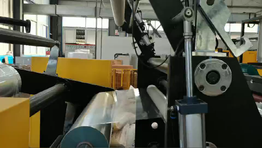 紙塑淋膜復合機設(shè)備,淋膜復合機械