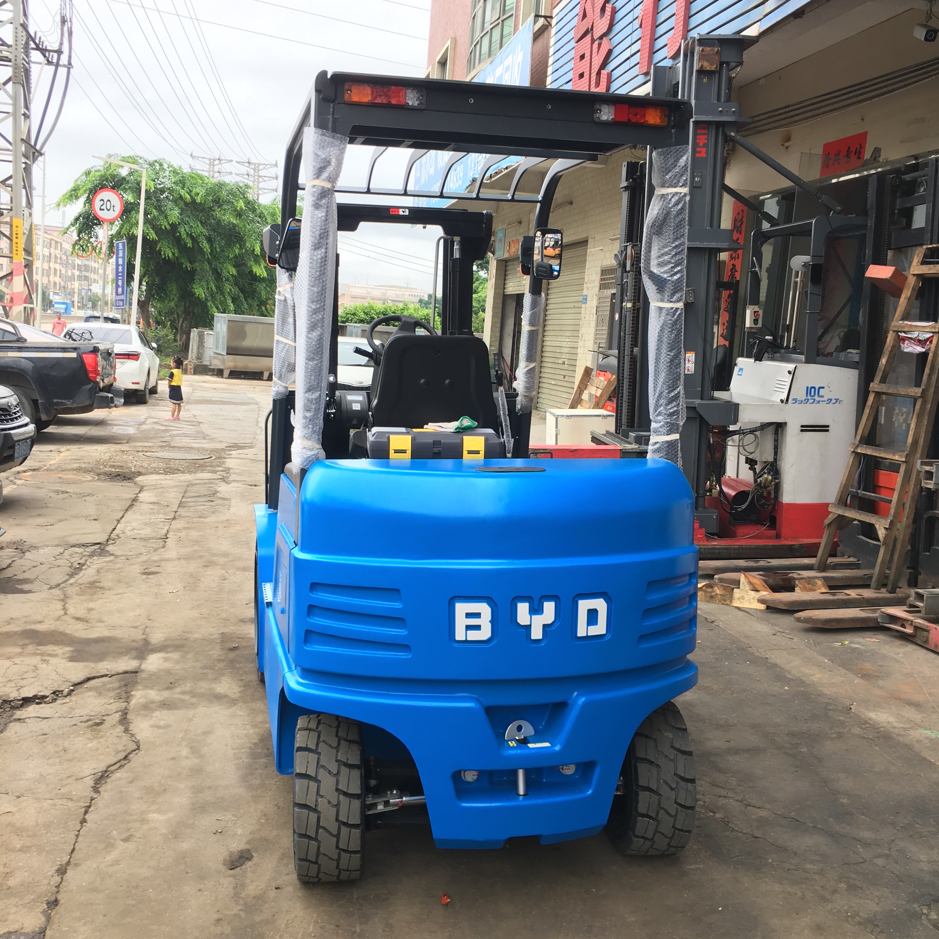 3.5噸BYD叉車(chē)CPD35比亞迪鋰電池叉車(chē)免維護(hù)電池