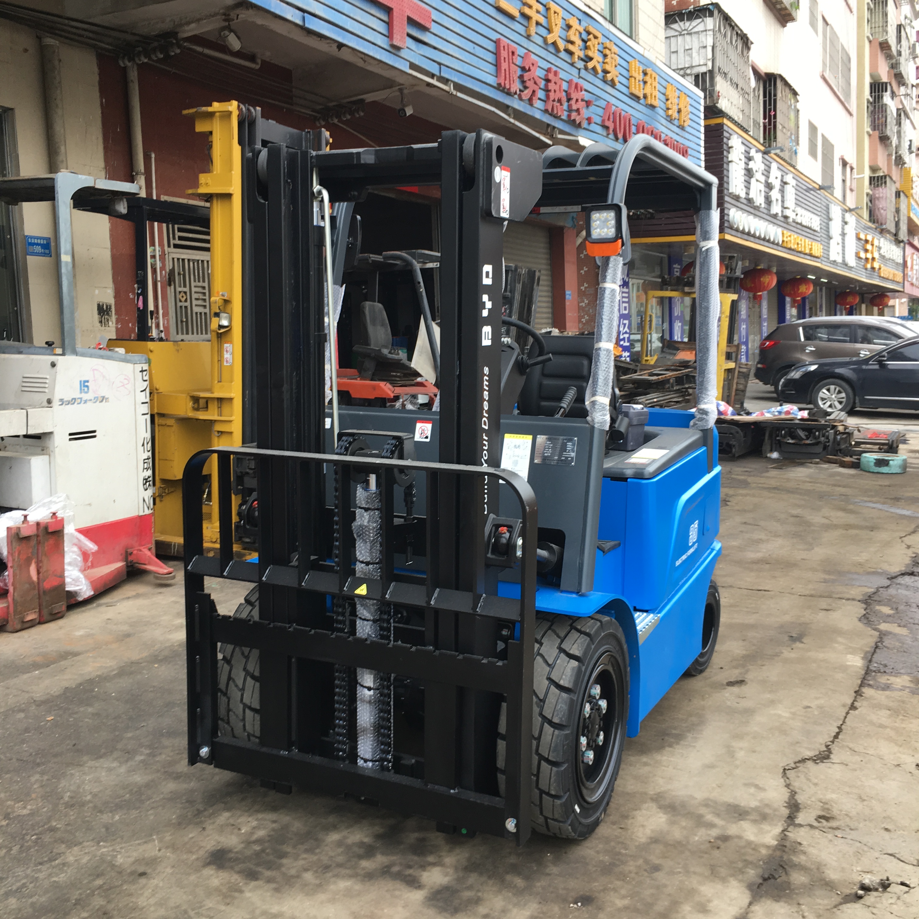 3.5噸BYD叉車(chē)CPD35比亞迪鋰電池叉車(chē)免維護(hù)電池