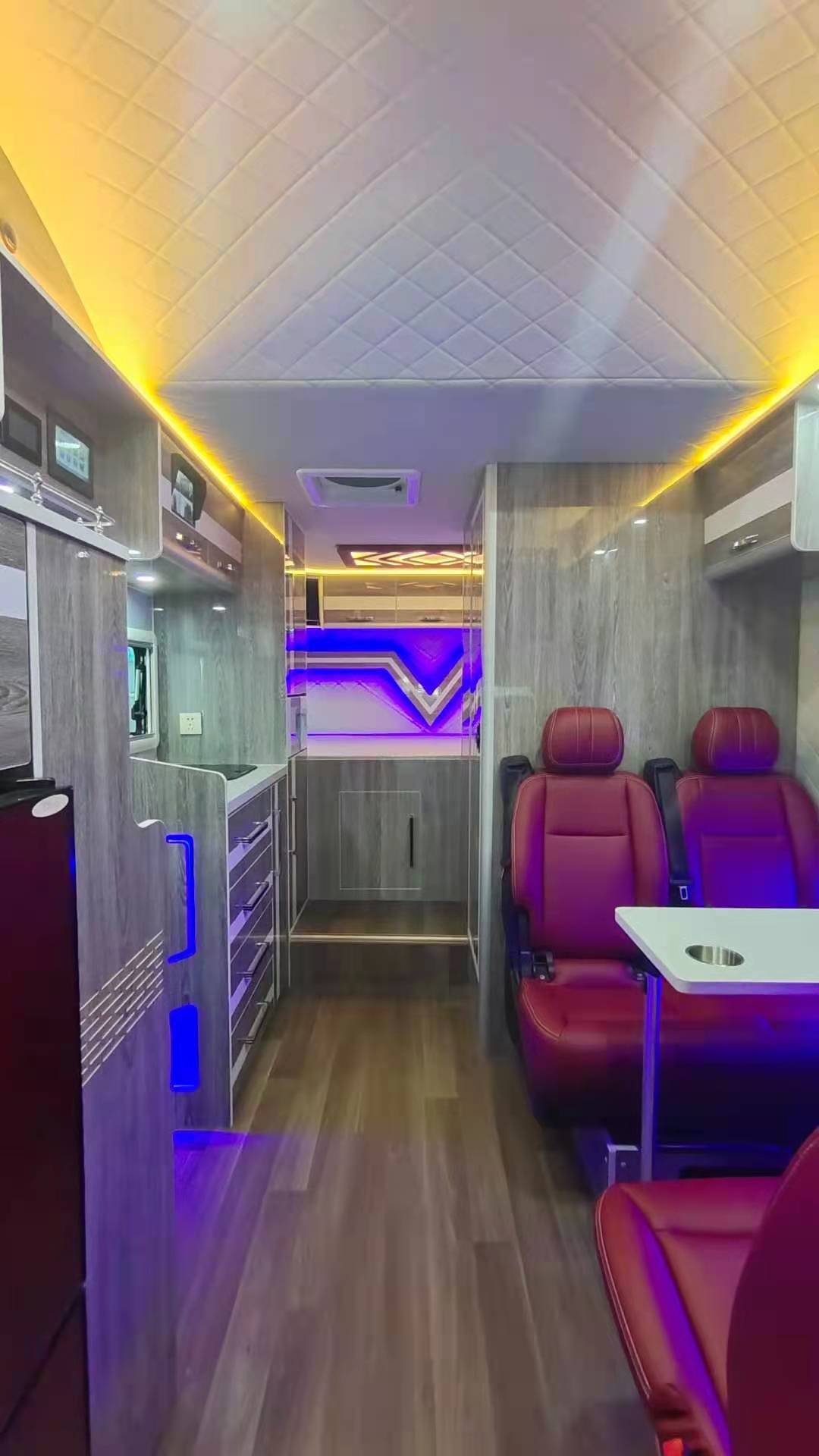 躍進(jìn)H500C型   C型房車  房車生產(chǎn)廠家