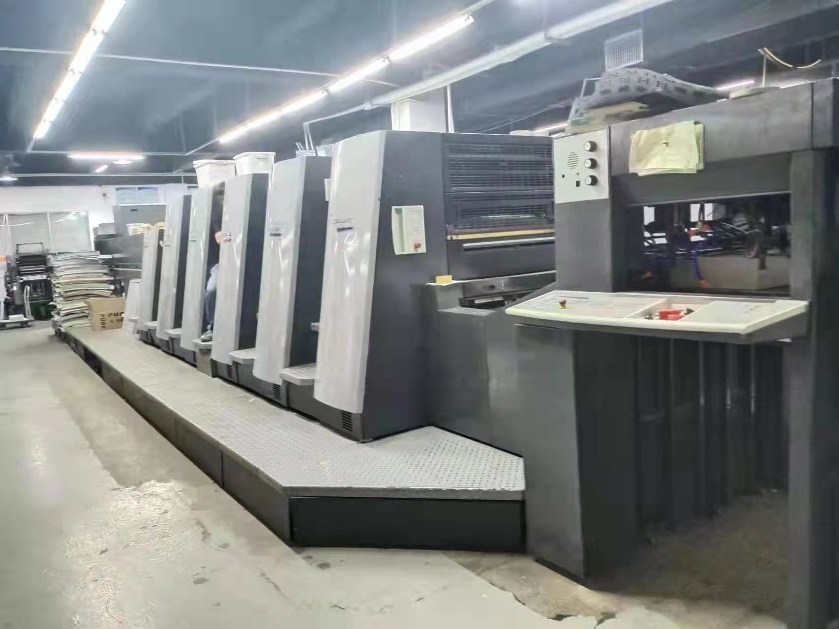 2003年海德堡CD74-5+1  5色高配印刷機(jī) 海德堡CD74-5+1印刷機(jī)