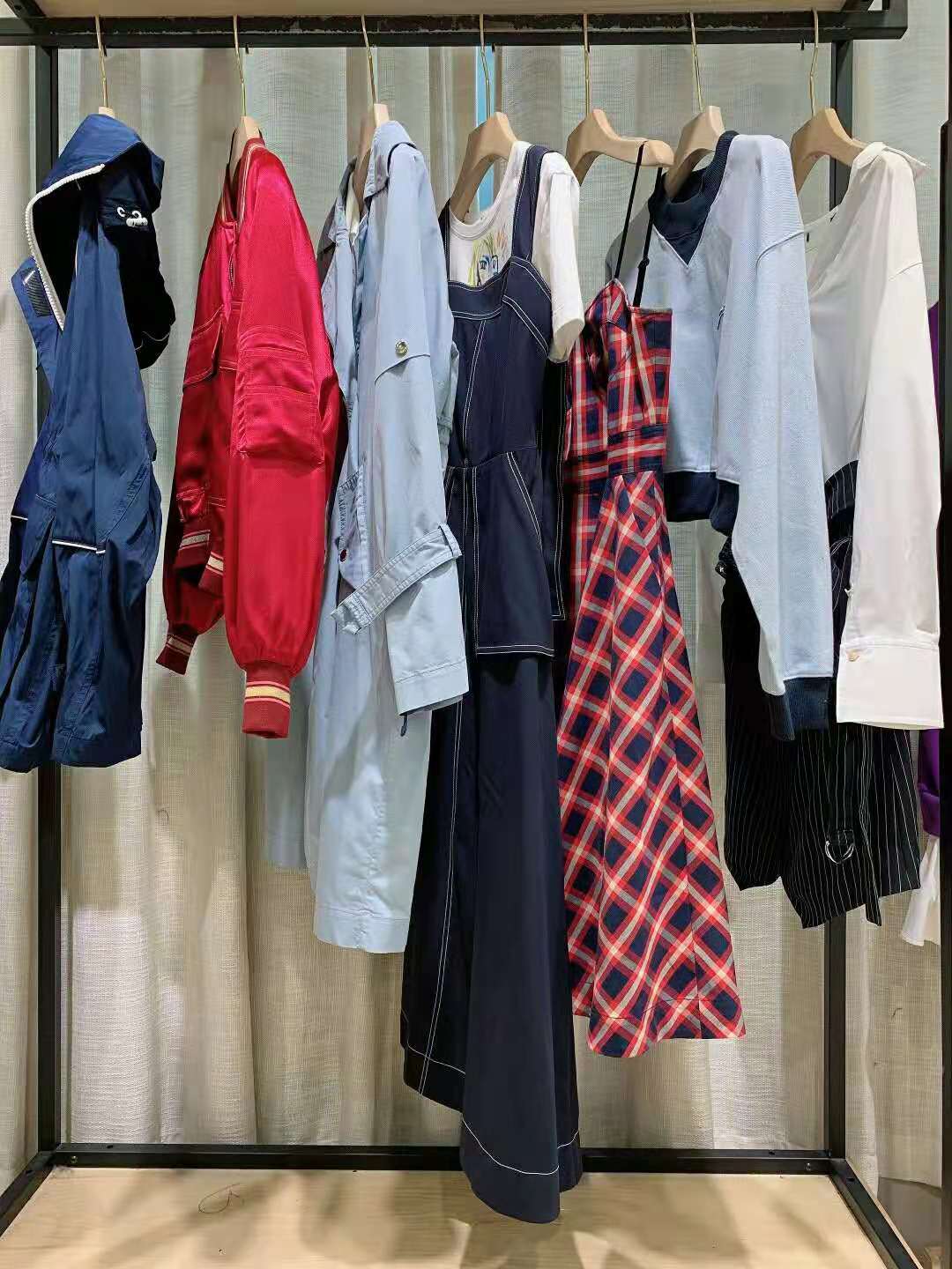 上海輕奢潮牌珞炫2021秋具有性價(jià)比品牌折扣批發(fā) 品牌女裝尾貨批發(fā)