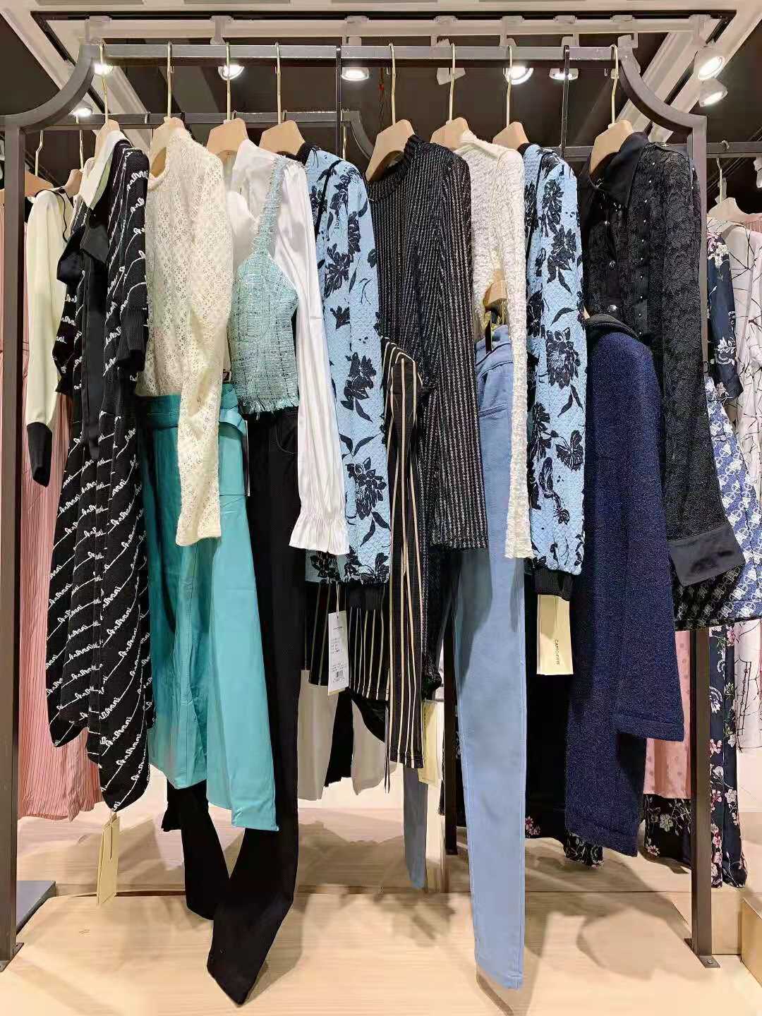 歐式輕奢潮牌尼歐2021秋品牌折扣女裝批發(fā) 工廠尾貨直發(fā) 尼歐2021秋